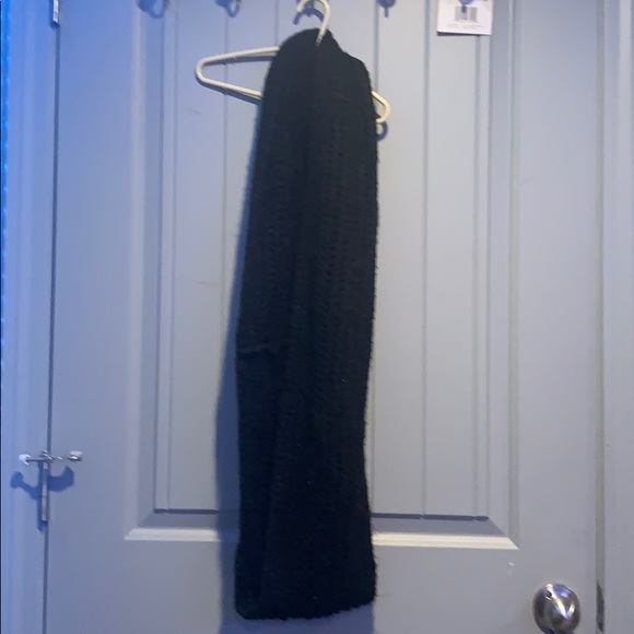 black scarf - Picture 2 of 2